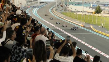 D-1 'F1 더 무비' 예매율 정상…초소형 카메라→신기술 트리비아 셋