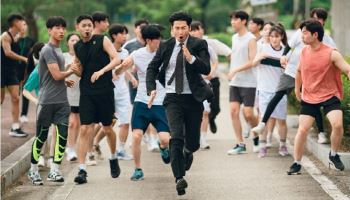 윤계상, 진짜 천의 얼굴이네…양복 입고 전력질주 (트라이)
