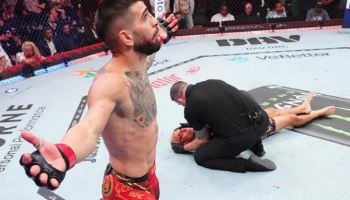 토푸리아, 올리베이라 마저 KO...UFC 페더급 이어 라이트급도 정복