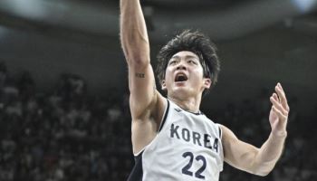 이현중-여준석 43점 합작...한국 남자농구, 일본에 14점 차 승리