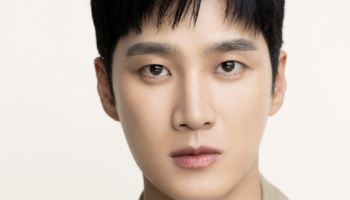 안보현, 새 프로필 공개…부드러운 카리스마