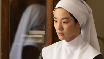'구마수녀' 스테파니 리, 화장 지우고 진심 입은 새 얼굴