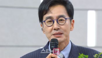 'KBS 퇴사' 김재원 아나운서, '아침마당'서 큰절로 작별 인사