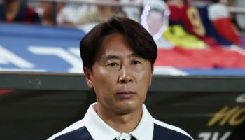 ‘우~’ 이벤트 경기에도 야유... 사령탑 수난 시대