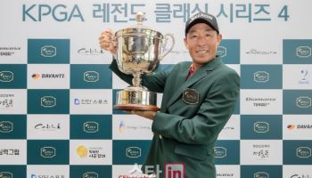 '54세도 늦지 않아' 현필식, '아이언의 귀재' 꺾고 시니어 투어 첫 우승