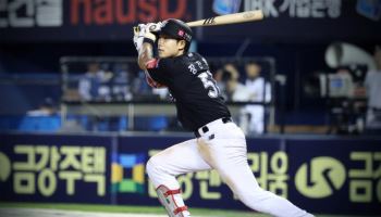 '장진혁 대타 역전 3점포' KT, 두산 3연전 싹쓸이...가을야구 희망