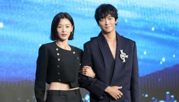 '북극성' 강동원 "전지현 매력에 흠뻑 빠져…진짜 멋지다"