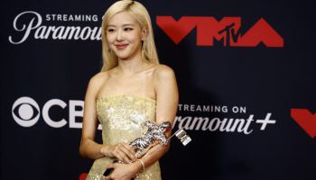 "저 상 탔어요" 로제, 'MTV VMA' 올해의 노래상…K팝 가수 최초