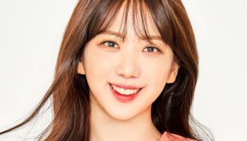 "사장 사과·기상캐스터 정규직 요구"…故 오요안나 母, MBC서 단식 농성