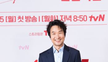 '신사장' 한석규 "코믹 도전, 전문직 하다 치킨집 사장 됐다"