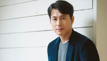 혼외자 논란 정우성, 1년 만에 공식 석상…부일영화상 핸드프린팅 참석