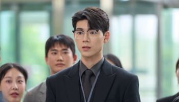 ‘신사장 프로젝트’ 배현성, 첫방부터 존재감 甲…한석규 통닭집 낙하산 됐다
