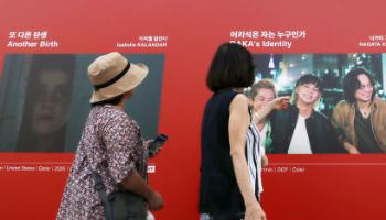 봉준호→매기 강 ★들과 영화의 바다에 풍덩…서른돌 부국제, 화려한 개막
