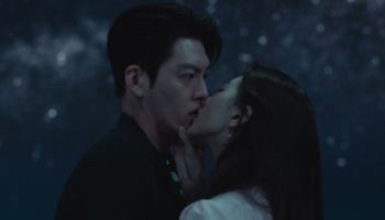 '다지니' 김우빈X수지, 키스신까지…메인 예고편 공개