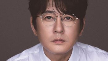 '컴백' 신승훈 "과거 영광 끄집어내고 싶지 않아 신곡 만들어"