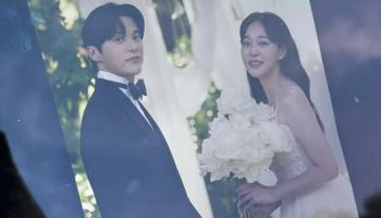 '10년 열애 후 결혼' 윤선우♡김가은, 청첩장 공개