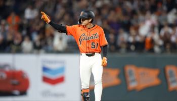 이정후, MLB 시즌 12번째 3루타…이치로와 어깨 나란히