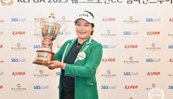 '내가 시니어 최강자' 최혜정, KLPGA 챔피언스투어 상금왕 조기 확정..내년엔 정규투어 활동