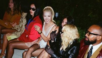 `인종차별 논란` 그날 현장 보니…로제가 센터였다