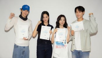 이도현·신시아, 넷플릭스 '그랜드 갤럭시 호텔' 출연 확정