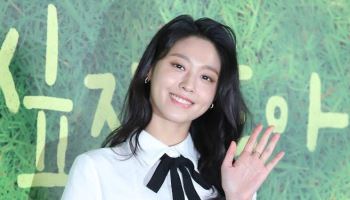 설현, 안효섭 소속사와 전속계약?…"긍정 논의 중"