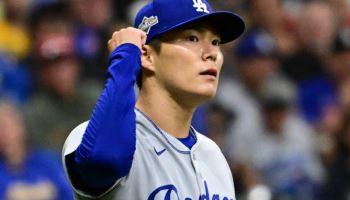 야마모토, 다저스 투수 21년 만에 PS 완투승...NLCS 2연승
