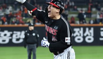 '9회초 6득점' LG, 기적의 역전드라마...통합우승 1승 남았다
