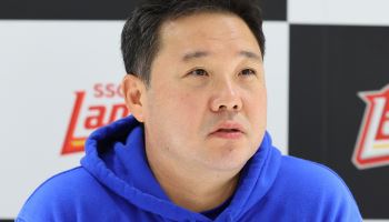 박진만 감독, 최대 2028년까지 삼성 지휘봉 잡는다...2+1년 재계약