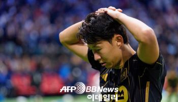승부차기 실축에 낙심한 손흥민 "다리 경련 느껴...모두 내 책임"