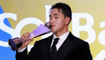 '차세대 거포 예약' 안현민 "내 신인왕, 현역 군복무 선수들에 희망되길"