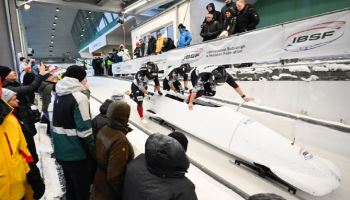 봅슬레이 썰매 한 대 값이 페라리 스포츠카 맞먹는다고?