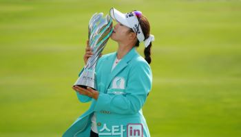 KLPGA 개막전 여왕은 임진영…데뷔 5년 만에 첫 트로피 들었다