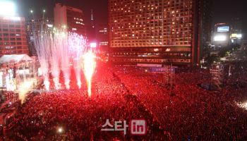 로드 스튜어트 350만·레이디 가가 250만명 '전설의 공연'