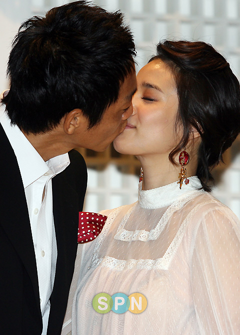 김남일-김보민 결혼 공식발표 "변장한 게 더 티났다"