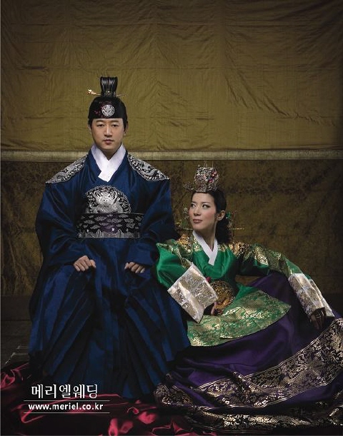 박상민-한나래 커플 웨딩사진 공개... 왕실 컨셉 한복사진 눈길