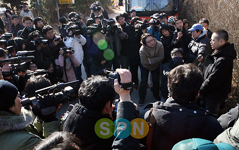 [SPN 포토]천정명, 뜨거운 취재열기 속 현역 군입대                                                                                                                                                        