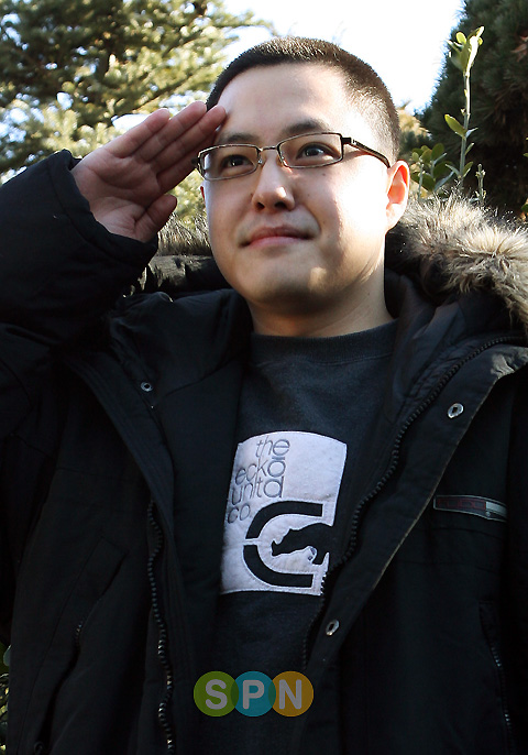 [SPN 포토]노유민, '10년간 사랑해준 팬 여러분 고맙습니다~'                                                                                                                                     