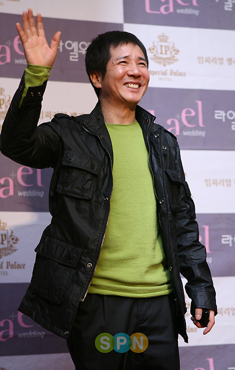 개그맨 최병서, '행복하게 사세요~'                                                                                                                                                       