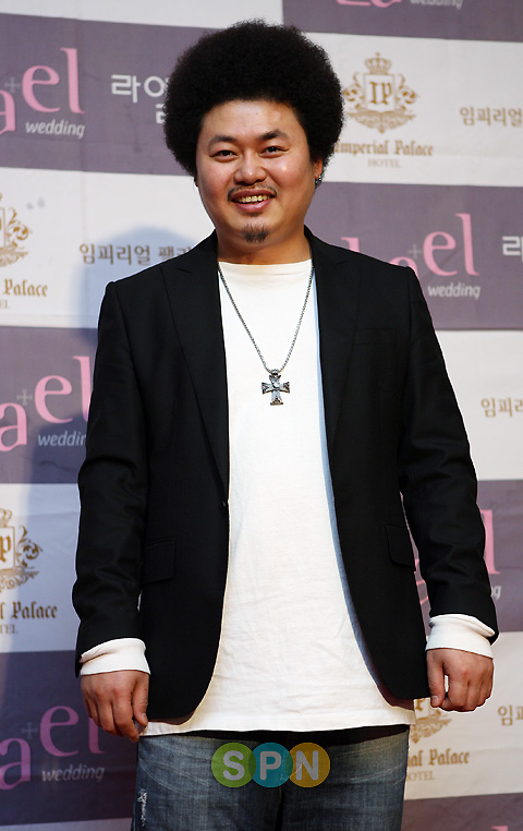 개그맨 윤택, '하룡 선배님, 축하드려요~'                                                                                                                                                 