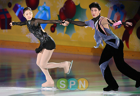 김연아, 아름다운 크리스마스 선물...‘Angels on Ice 2008’