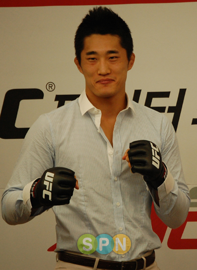 ''스턴건'' 김동현, 무릎인대 부상으로 UFC103 출전 좌절