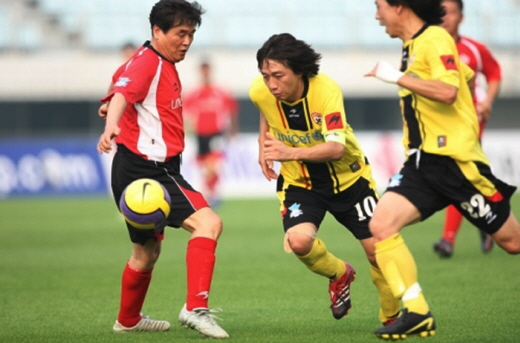 ‘이수근VS김용만’, 연예인 축구 최강자는 누구?