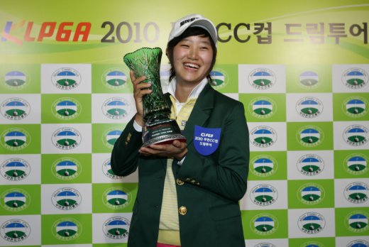 2011 KLPGA 루키 김유리..부모님은 나의 `골프 스승`