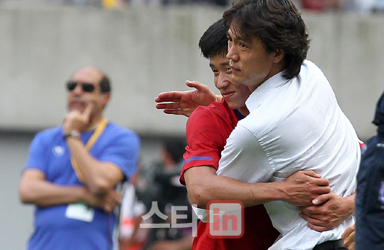 한국, 올림픽축구 최종예선 조 선두