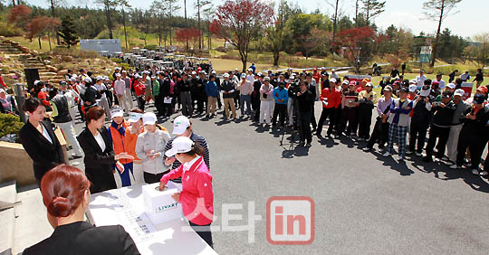 KLPGA 수도권 첫 대회 개막 ''프로 자존심 되찾나?''