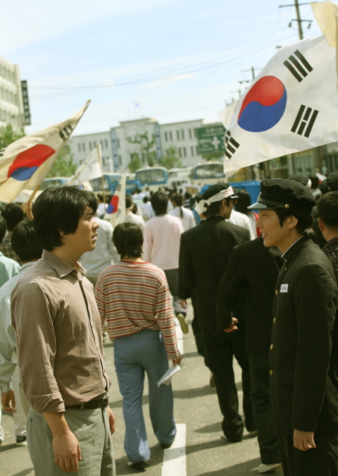 '화려한 휴가', 한국 영화 자존심 찾아줄까