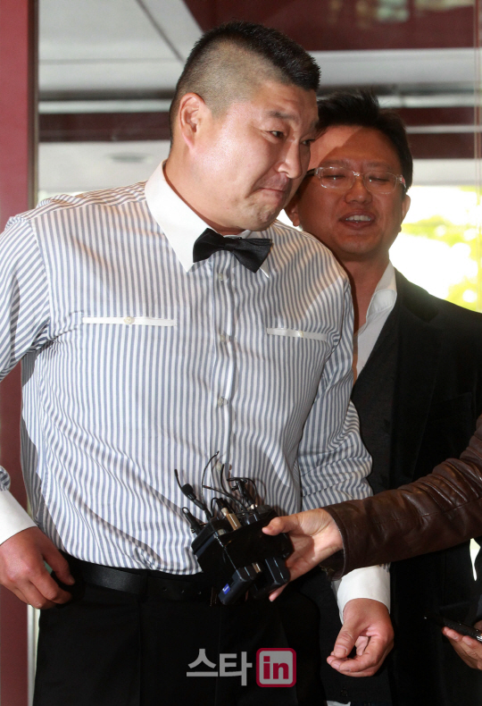 강호동 '울먹이며 기자회견'                                                                                                                                                              