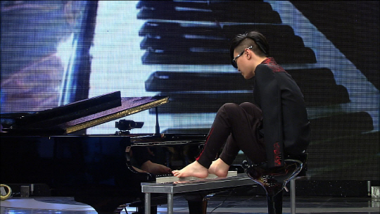 맨발의 피아니스트 류웨이, ‘스타킹’서 환상 연주