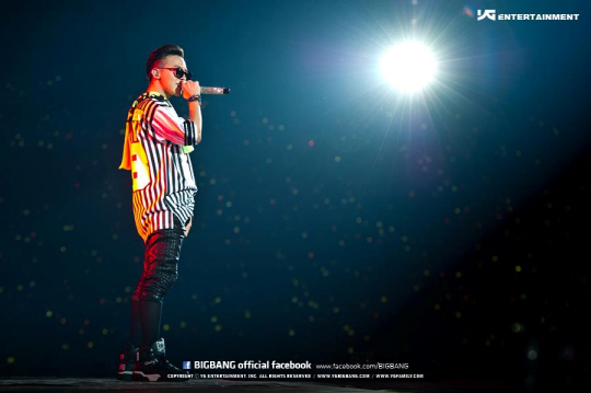 지드래곤 ''노래하지용~''                                                                                                                                                      