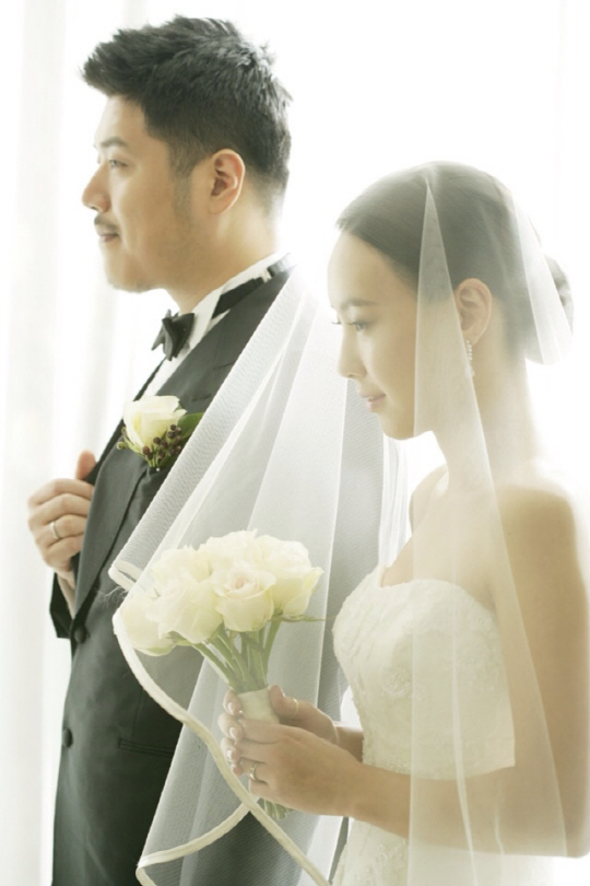 브아솔 영준, 결혼식 사진 통해 미모의 아내 공개